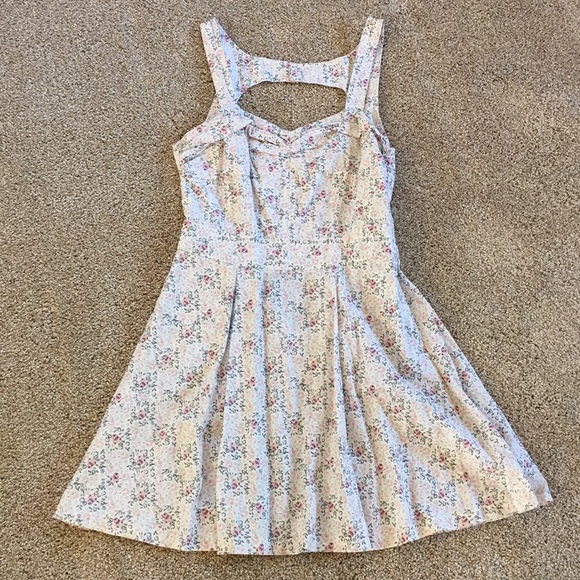 PacSun Dresses & Skirts - Summer Dress - Floral, Backless with POCKETS